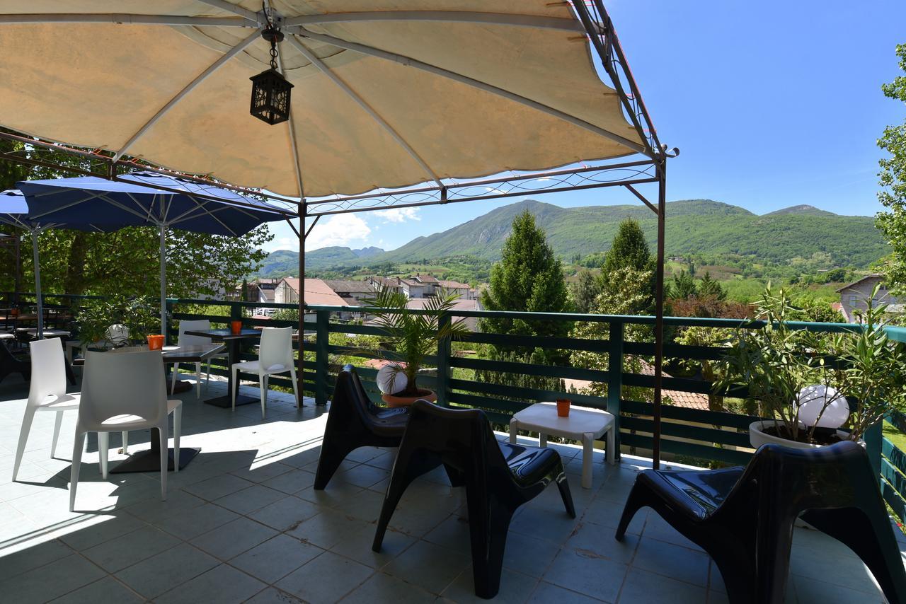 Logis Hotel Restaurant Le Castel Fleuri Saint-Jean-en-Royans Esterno foto