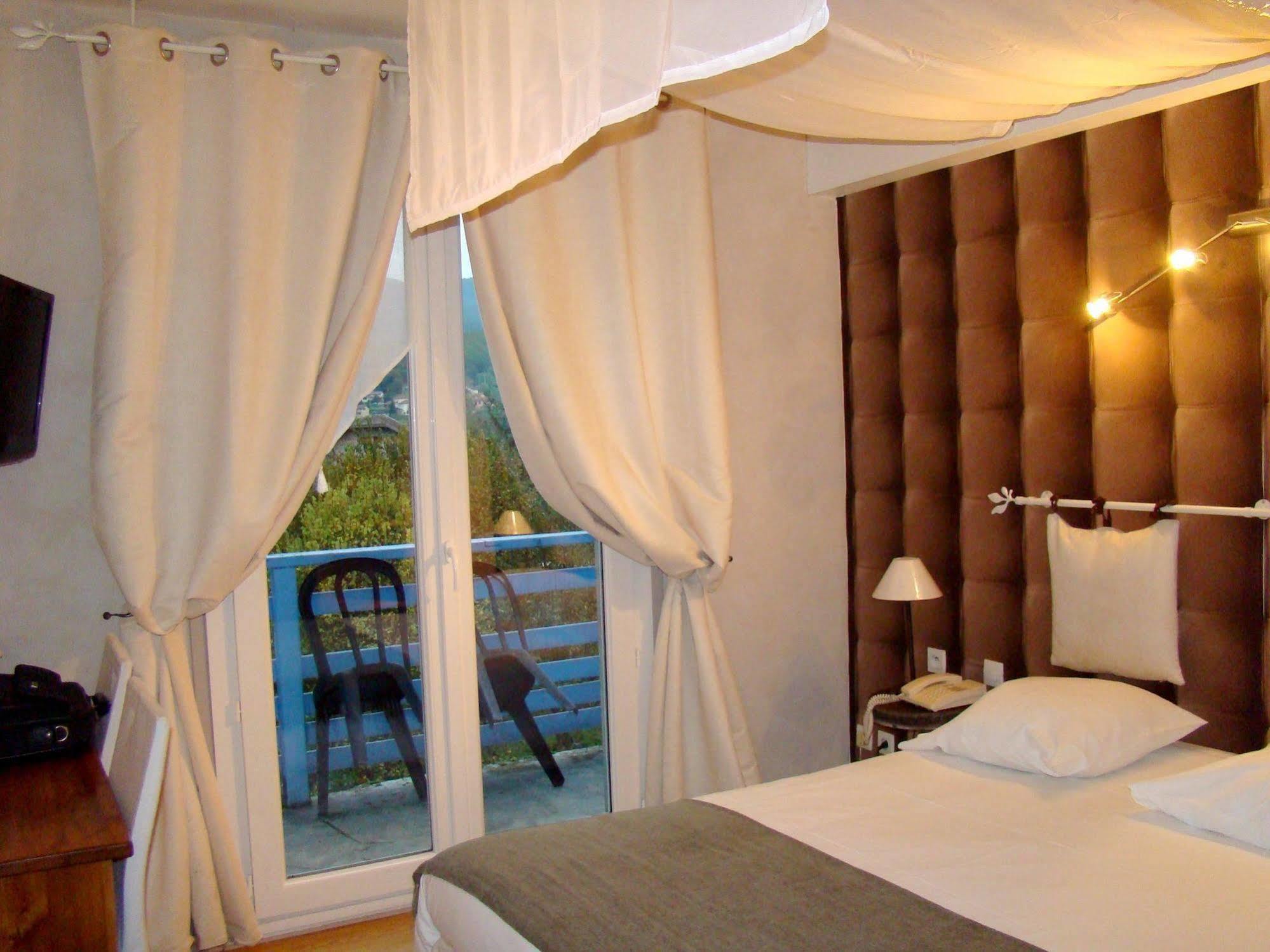 Logis Hotel Restaurant Le Castel Fleuri Saint-Jean-en-Royans Esterno foto